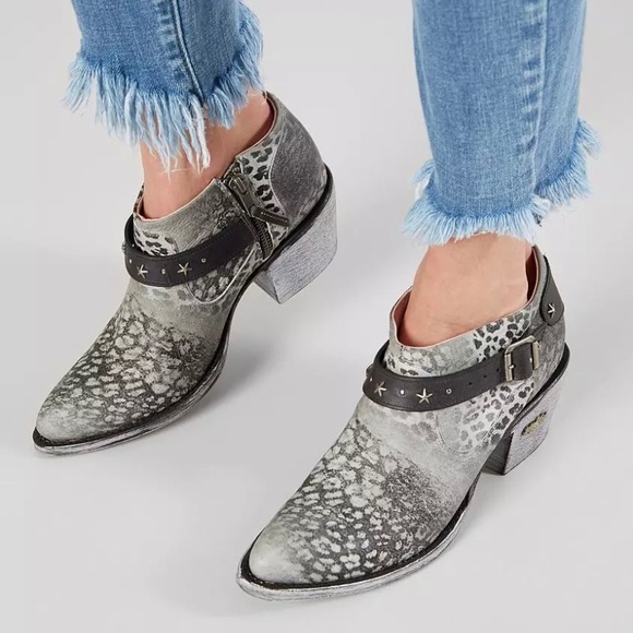 Miss Macie “Hissy Fit” Booties - Picture 2 of 2